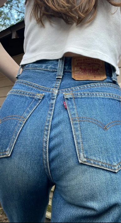 Paprika photos - Levi's